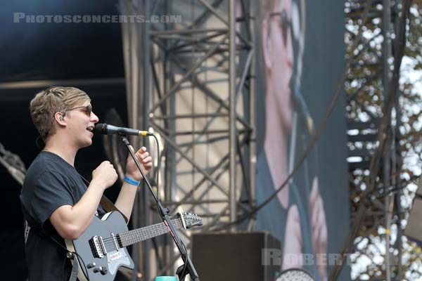 GEORGE EZRA - 2017-08-27 - SAINT CLOUD - Domaine National - Scene de la Cascade - George Ezra Barnett